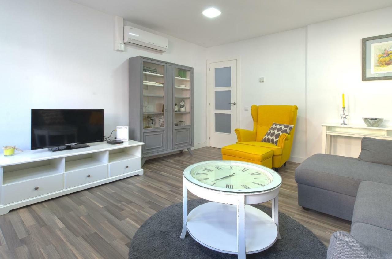 Apartment Ronda Sant Antoni Girona Luaran gambar